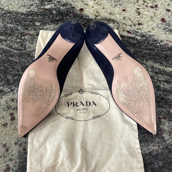 Prada | AUTH Suede Pumps - Picture 4 of 11